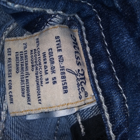 Miss Me Jean - Picture 6 of 8
